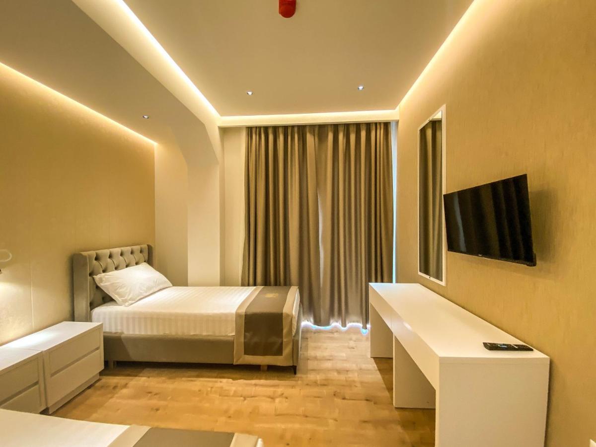 Red Hill 4*